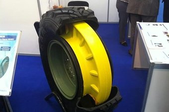 Нижнекамский шинный завод представил технологию бронированных колес для «оборонки» и проекта «Кортеж»