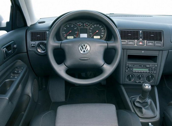 Интерьер Volkswagen Golf 4