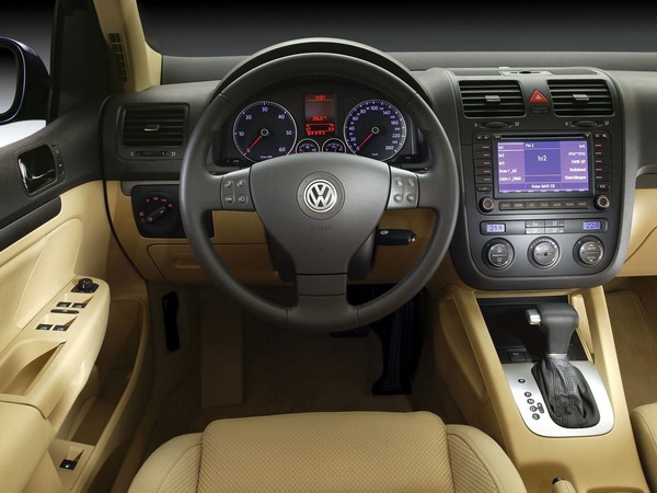 Интерьер Volkswagen Golf 5